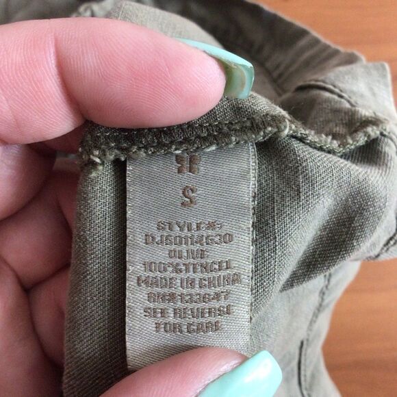 Woman’s Altar’d State Army Green Utility Full Zip Sleeveless Vest Size Small - Picture 6 of 6